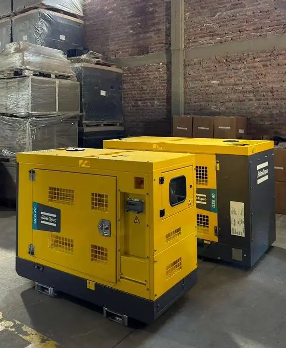 Grupos electrógenos Atlas Copco QES 20 y QES 40 nuevos en el galpón de Serviwhite